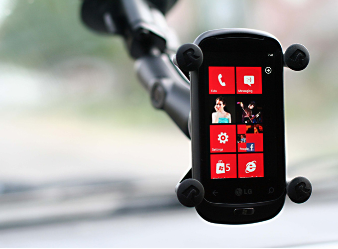 RAM-B-166-UN7U X-Grip für Smartphones mit Twist-Lock Saugnapfbasis (Universalhalterung). 5