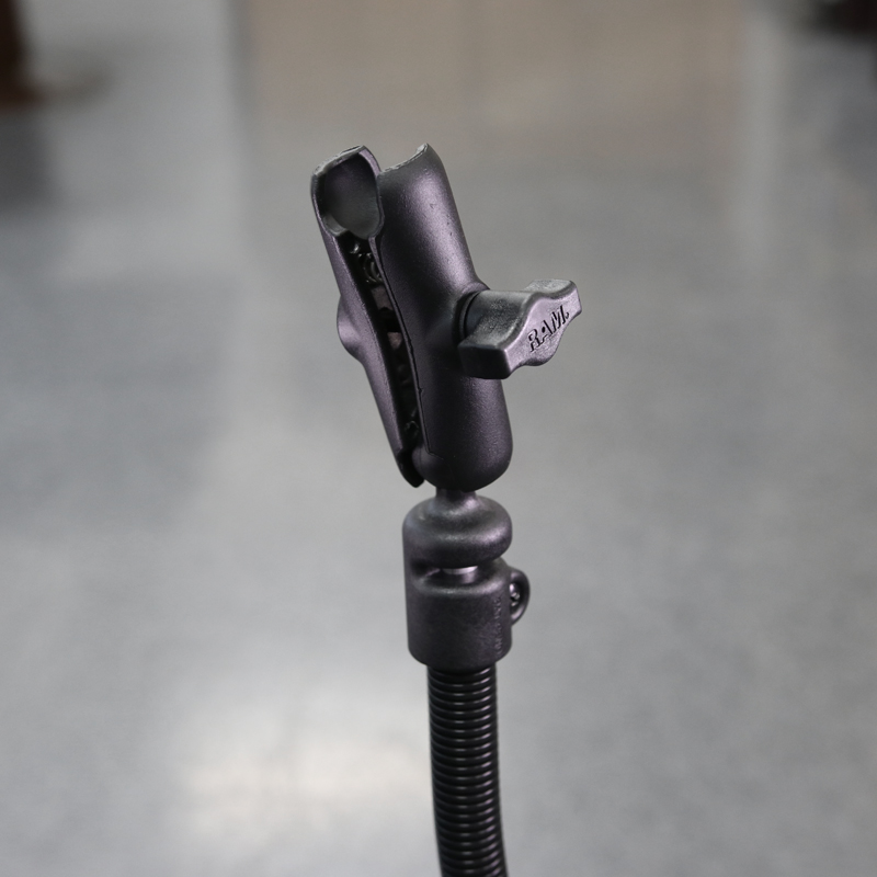 RAP-400-18-B-201 Tough-Claw Rollstuhlhalterung mit Flex Rod 3