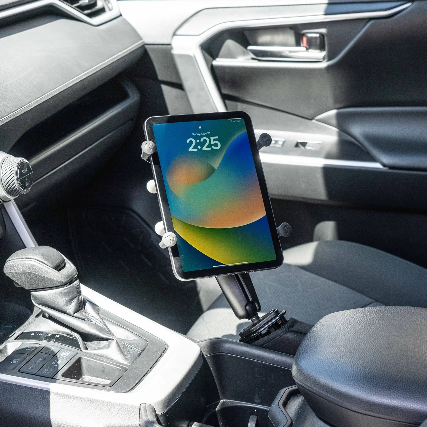 RAP-B-407-UN8U Tough-Wedge mit X-Grip Universalhalteklammer für 7-8 Zoll Tablets 10